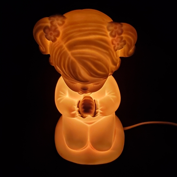 💥Sale💥Little Girl in Prayer Light - Picture 6 of 6